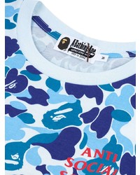 blaues Camouflage T-Shirt mit einem Rundhalsausschnitt von A Bathing Ape