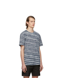 blaues horizontal gestreiftes T-Shirt mit einem Rundhalsausschnitt von Missoni