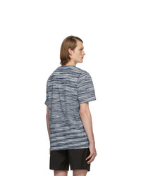 blaues horizontal gestreiftes T-Shirt mit einem Rundhalsausschnitt von Missoni