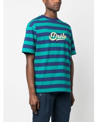 blaues horizontal gestreiftes T-Shirt mit einem Rundhalsausschnitt von Drôle De Monsieur