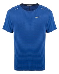 blaues horizontal gestreiftes T-Shirt mit einem Rundhalsausschnitt von Nike
