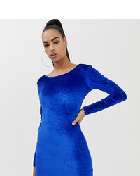 blaues figurbetontes Kleid aus Samt