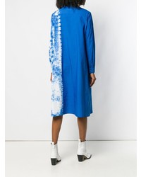 blaues Mit Batikmuster Shirtkleid von Suzusan