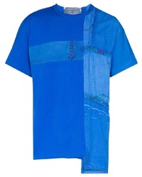 blaues T-Shirt mit einem Rundhalsausschnitt mit Flicken von By Walid