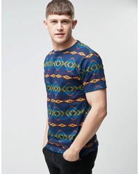 blaues T-Shirt mit einem Rundhalsausschnitt mit geometrischem Muster