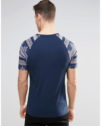 blaues T-Shirt mit einem Rundhalsausschnitt mit geometrischem Muster von Asos