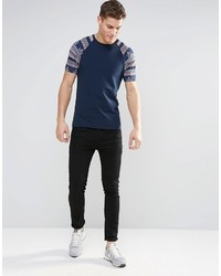 blaues T-Shirt mit einem Rundhalsausschnitt mit geometrischem Muster von Asos