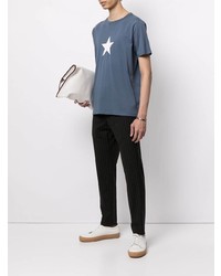 blaues T-Shirt mit einem Rundhalsausschnitt mit Sternenmuster von agnès b.