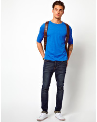 blaues T-Shirt mit einem Rundhalsausschnitt von Asos