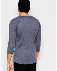 blaues T-Shirt mit einem Rundhalsausschnitt von Asos