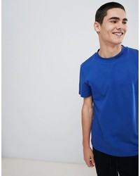 blaues T-Shirt mit einem Rundhalsausschnitt von Calvin Klein