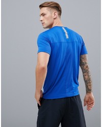 blaues T-Shirt mit einem Rundhalsausschnitt von Calvin Klein Performance