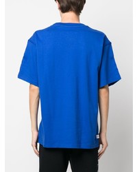 blaues T-Shirt mit einem Rundhalsausschnitt von adidas