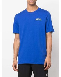 blaues T-Shirt mit einem Rundhalsausschnitt von adidas