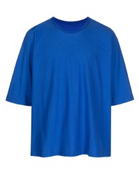 blaues T-Shirt mit einem Rundhalsausschnitt von Homme Plissé Issey Miyake