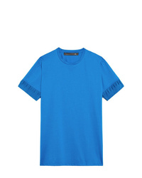 blaues T-Shirt mit einem Rundhalsausschnitt von Mackintosh 0003