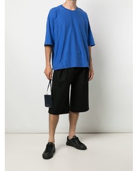 blaues T-Shirt mit einem Rundhalsausschnitt von Homme Plissé Issey Miyake