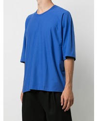 blaues T-Shirt mit einem Rundhalsausschnitt von Homme Plissé Issey Miyake