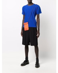 blaues T-Shirt mit einem Rundhalsausschnitt von Homme Plissé Issey Miyake