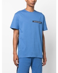 blaues T-Shirt mit einem Rundhalsausschnitt von Alexander McQueen