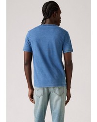 blaues T-Shirt mit einem V-Ausschnitt von Levi's