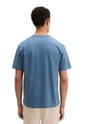 blaues T-Shirt mit einem V-Ausschnitt von Marc O'Polo