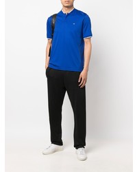blaues T-shirt mit einer Knopfleiste von Calvin Klein