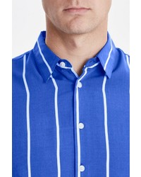 blaues vertikal gestreiftes Kurzarmhemd von BLEND