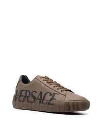 braune bedruckte Leder niedrige Sneakers von Versace