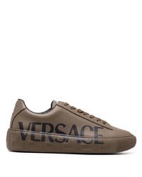braune bedruckte Leder niedrige Sneakers von Versace
