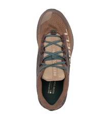 braune bedruckte niedrige Sneakers von Merrell