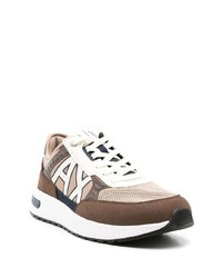 braune bedruckte Segeltuch niedrige Sneakers von Armani Exchange