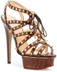 braune beschlagene Ledersandalen von Charlotte Olympia