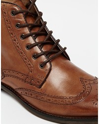 braune Brogue Stiefel aus Leder von Asos