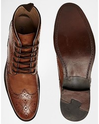 braune Brogue Stiefel aus Leder von Asos