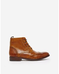 braune Brogue Stiefel aus Leder von Asos