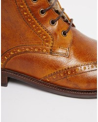 braune Brogue Stiefel aus Leder von Asos