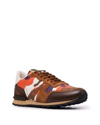 braune Camouflage Wildleder Sportschuhe von Valentino Garavani