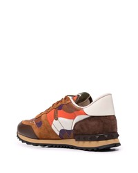 braune Camouflage Wildleder Sportschuhe von Valentino Garavani