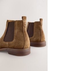 braune Chelsea Boots aus Wildleder von next