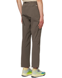 braune Chinohose von Nike