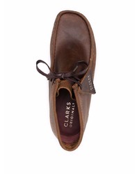 braune Chukka-Stiefel aus Leder von Clarks Originals