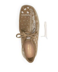 braune Chukka-Stiefel aus Wildleder von Clarks Originals