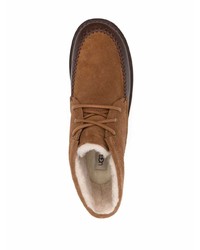 braune Chukka-Stiefel aus Wildleder von UGG