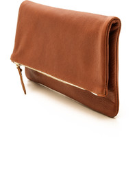 braune Clutch von Clare Vivier