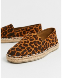 braune Espadrilles mit Leopardenmuster