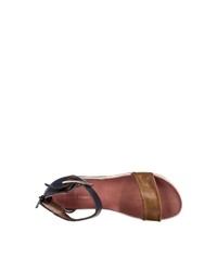 braune flache Sandalen aus Leder von JOLANA & FENENA