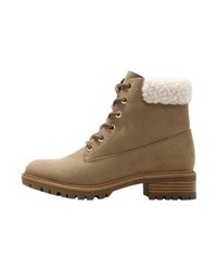 braune flache Stiefel mit einer Schnürung aus Leder von Dorothy Perkins