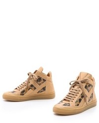 braune hohe Sneakers aus Leder mit Leopardenmuster von Maison Martin Margiela