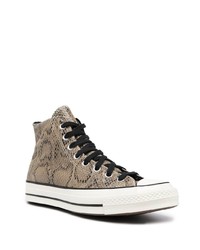 braune hohe Sneakers aus Leder mit Schlangenmuster von Converse